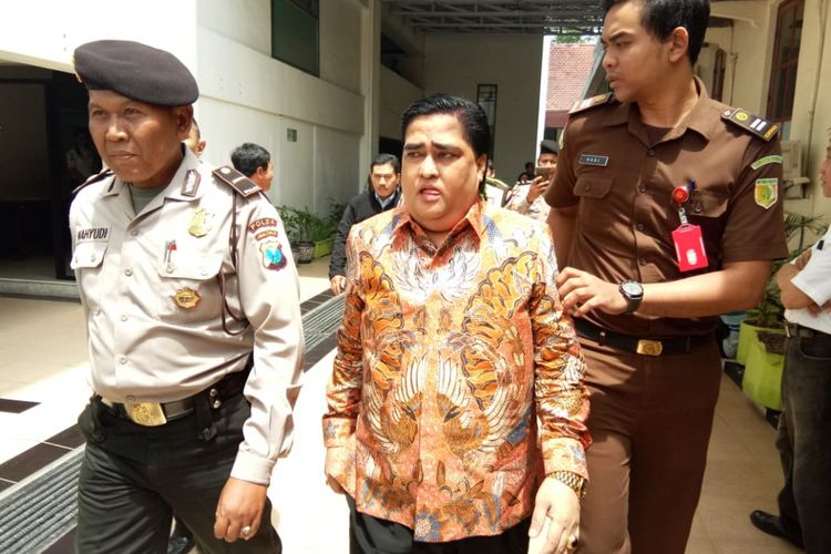 Dimas Kanjeng Taat Pribadi usai sidang vonis di PN Surabaya, Rabu (5/12/2018)