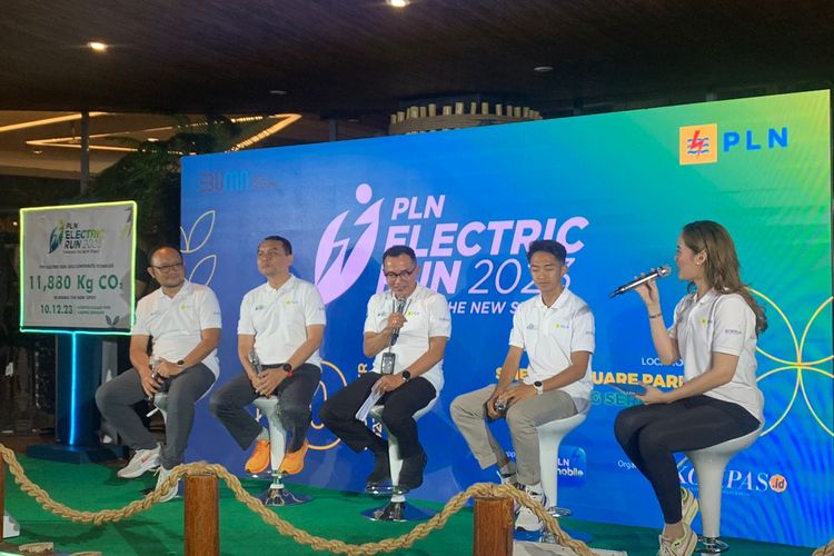 Acara peluncuran PLN Electric Run di Jakarta, Rabu (25/10/2023), dihadiri Sekretaris Perusahaan PLN, Alois Wisnuhardana, Redaktur Pelaksana Harian Kompas, Adi Prinantyo, Dokter Spesialis Olahraga, Wawan Budisusilo, dan pelari profesional, Roby Syianturi.