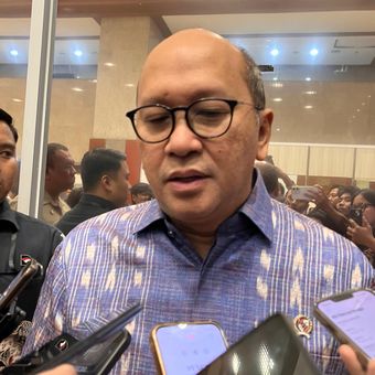 Chief Executive Officer (CEO) Danantara Rosan Roeslani ditemui usai rapat tertutup dengan Komisi VI DPR RI, Jakarta, Rabu (4/2/2026). 