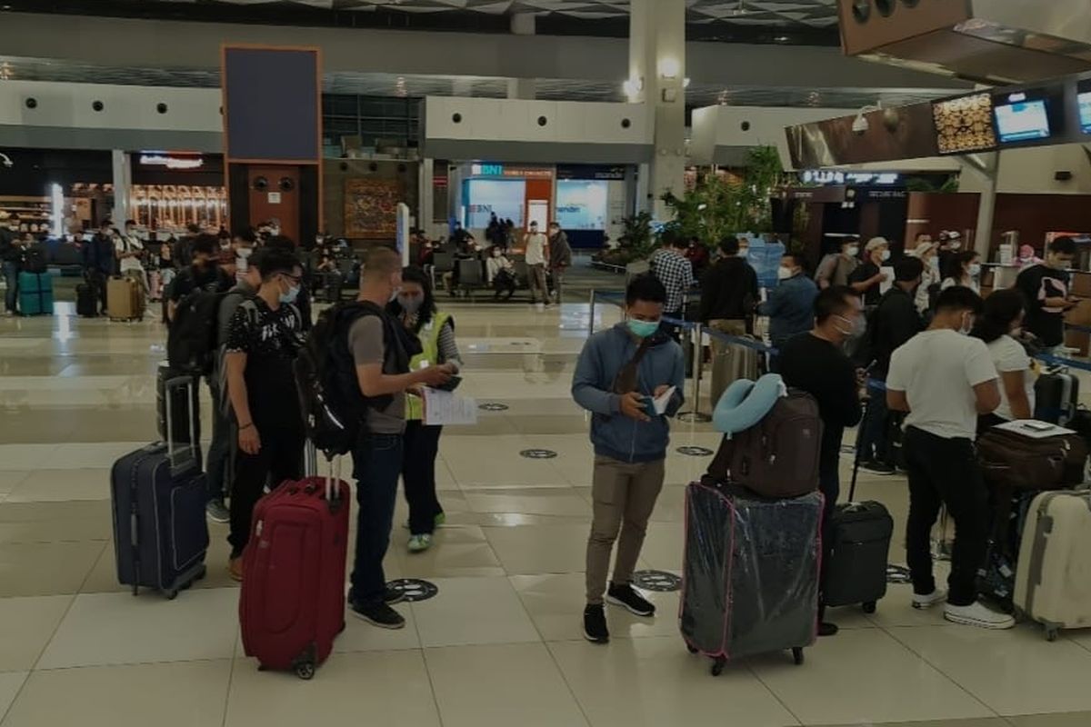 Ratusan awak kapal pesiar diberangkatkan menuju Jerman melalui Bandara Internasional Soekarno-Hatta.