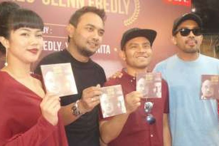 Yura Yunita, Bebi Romeo, Judika, dan Glenn Fredly saat menghadiri perilisan album kompilasi berjudul Bebi Romeo-Glenn Fredly, di gerai makanan cepat saji, di Bangka Raya, Mampang Prapatan, Jakarta Selatan, Rabu (30/11/2016).