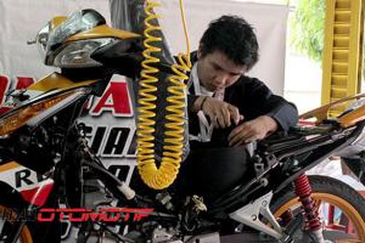 Uji kompetensi lulusan KTSM Honda di AHTC, Sunter, Jakarta Utara.