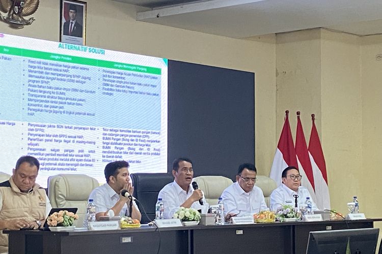 Harga Telur Anjlok, Emil Dardak Wanti-wanti Pengusaha Besar Tak Langgar Batas Produksi