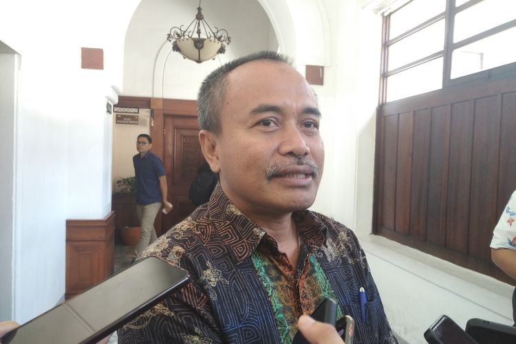 Kepala BKD Jabar, Sumasna usai rapat dengan Penjabat Gubernur Jabar Bey Machmudin di Gedung Sate, Kota Bandung, Jumat (21/6/2024).