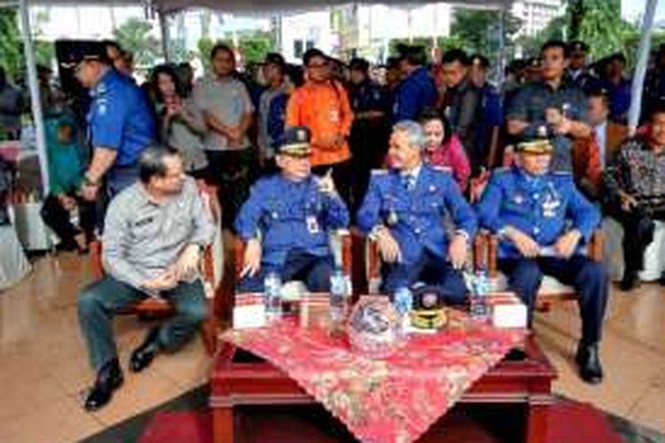 Menteri Dalam Negeri Tjahjo Kumolo saat menghadiri peringatan HUT ke-97 Damkar di Alun-Alun Simpang Lima Semarang, Jawa Tengah, Selasa (1/3/2016). 