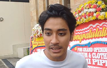 Pesinetron Abidzar Al Ghifari ditemui di acara peluncuran parfum Umi Pipik, di daerah Kemang, Jakarta Selatan, Selasa (3/9/2024).
