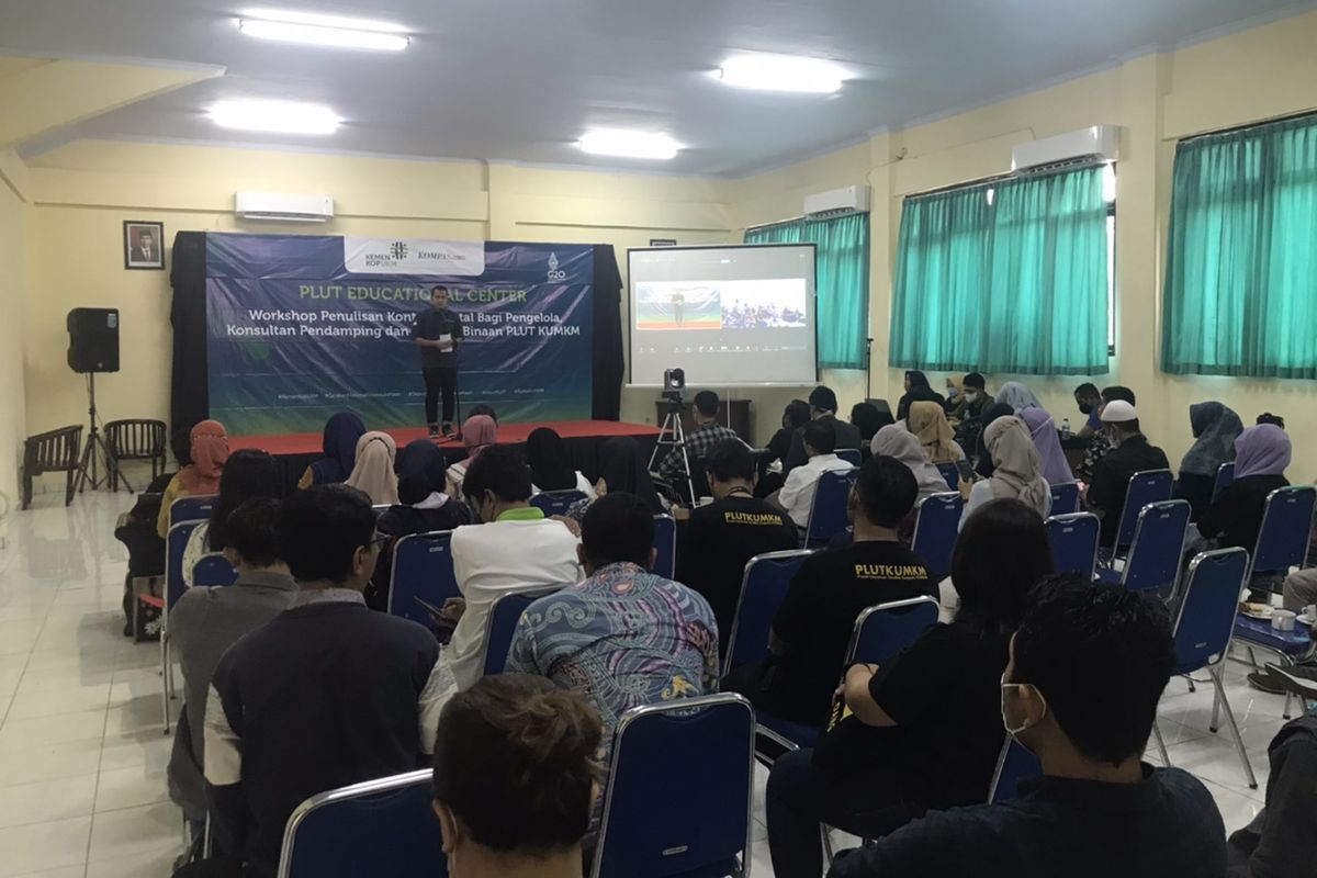 Suasana pelatihan konten digital secara hybrid di PLUT NTB pada Sabtu (16/7/2022). 