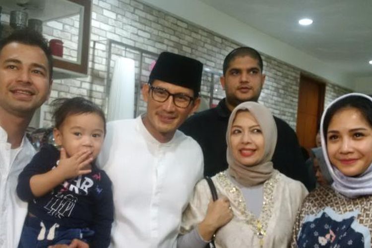 Sandiaga Uno dan istri menghadiri acara pengajian yang digelar di kediaman Raffi Ahmad dan Nagita Slavina di Green Andara Residence, Pondok Labu, Jakarta Selatan, Sabtu (18/2/2017).