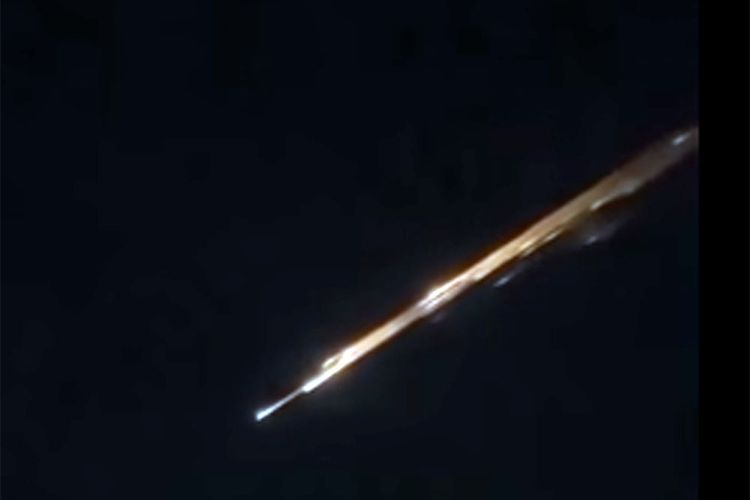 Ahli Duga Kilatan dan Dentuman Misterius di Langit Gorontalo Meteor Fireball