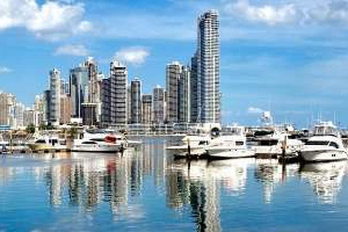 Salah satu kebocoran dokumen finansial terbesar dalam sejarah berasal dari dokumen firma hukum Mossack Fonseca yang berbasis di Panama sehingga disebut sebagai ”Panama Papers”.  Ini salah satu sudut Panama City, ibu kota Panama.
