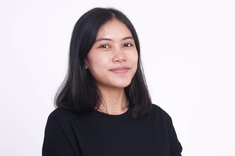 Kartika, seorang ibu yang masih berjuang melawan pikirannya sendiri yang mengatakan bahwa ia belum cukup baik menjadi seorang ibu.