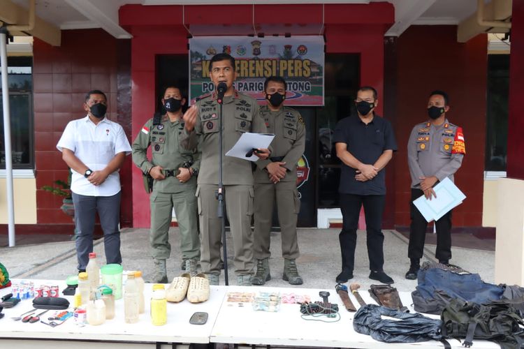 Foto//Suasana Gelar babuk DPO Ahmad Panjang Di. Mapolres Parigi Moutong Pada Selasa (04/1/2022)