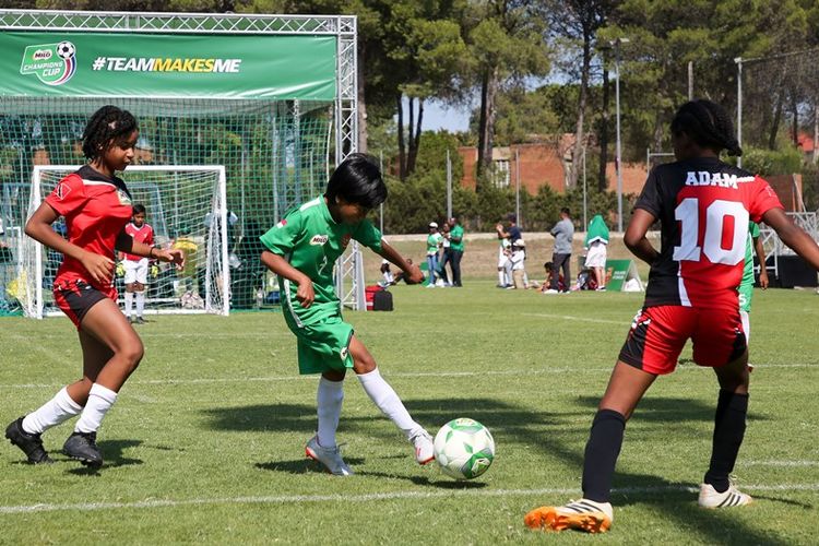 Di MILO Champions Cup, sistem pertandingan yang diterapkan adalah five-a-side, yaitu variasi permainan sepak bola yang dimainkan oleh lima pemain dalam satu tim dengan lapangan yang lebih kecil dan durasi pertandingan yang lebih singkat yaitu 2 x 8 menit.