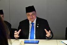 Perkuat Kemitraan Ekonomi, Menko Airlangga Bertemu Wakil Menteri Perdagangan Chili di Paris