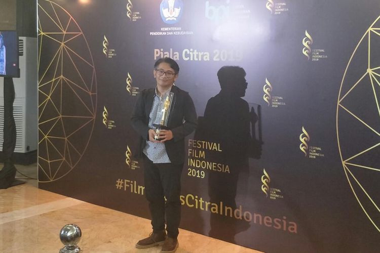 Musisi Mondo Gascaro usai memenangi Piala Citra kategori Penata Musik Terbaik di Malam Penganugerahan Piala Citra FFI 2019 di kawasan Kedoya, Jakarta Barat, Minggu (8/12/2019).