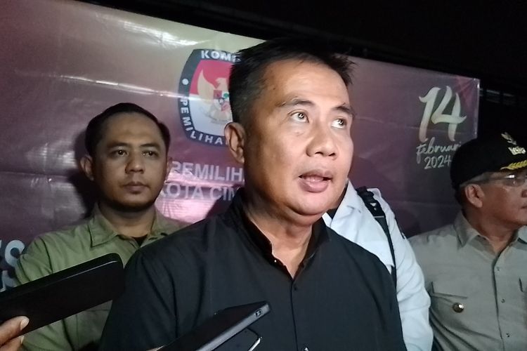Pj Gubernur Jabar, Bey Machmudin usai meninjau TPS di Kabupaten Bandung dan Kota Cimahi, Selasa (13/2/2024) malam.