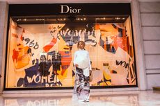 Ibunya Diremehkan, Wanita Singapura Ini Balas Dendam Borong Dior