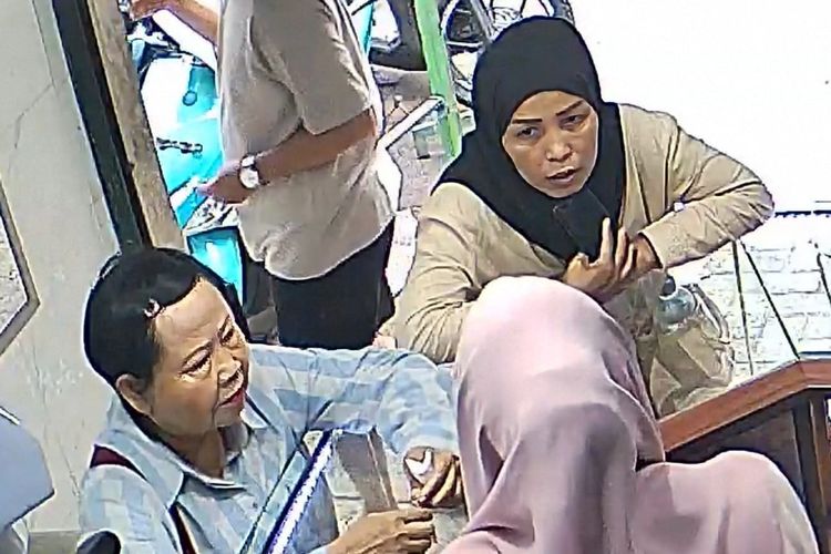 Pura-pura Pilih Perhiasan, Komplotan Emak-Emak Curi Emas Rp 60 Juta di Bandar Lampung