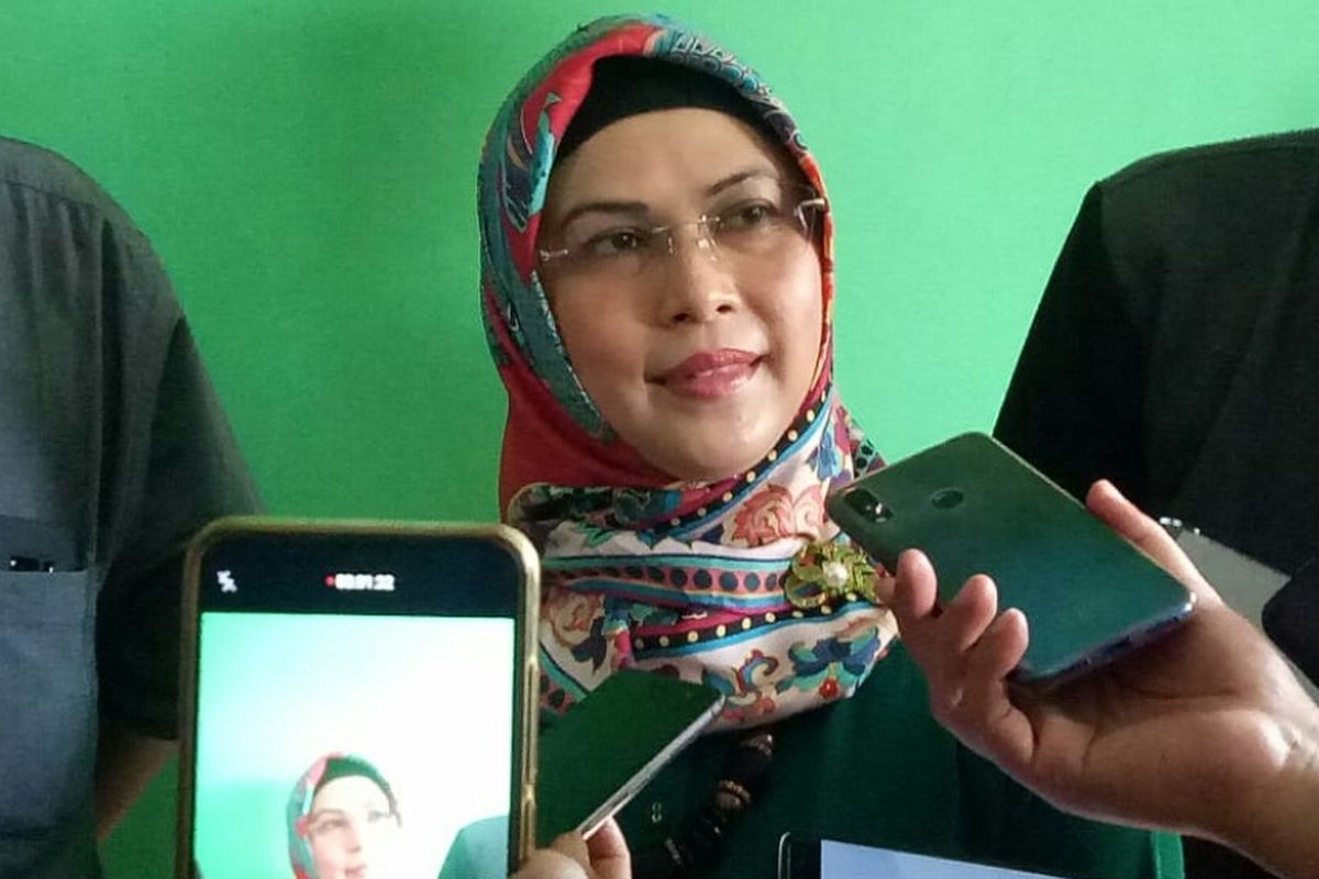 Putri Wakil Presiden RI Maruf Amin, Siti Nur Azizah mendatangi Kantor Dewan Pimpinan Cabang Partai Persatuan Pembangunan (DPC PPP) Tangsel yang berada di Jalan Raya Parakan, Pamulang, Tangsel, Selasa (22/10/2019).