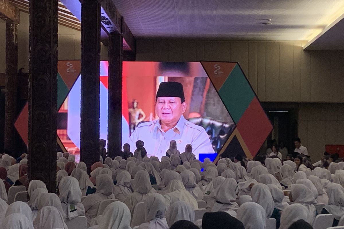 Presiden RI Prabowo Subianto memberi sambutan dalam agenda Hari Santri Nasional, melalui tayangan video, Jumat (25/10/2025).
