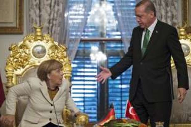 Kanselir Jerman, Angela Merkel, dan  Presiden Turki, Recep Taayyip Erdogan di Istana Yildiz Istanbul, Turki, 18 Oktober 2015.