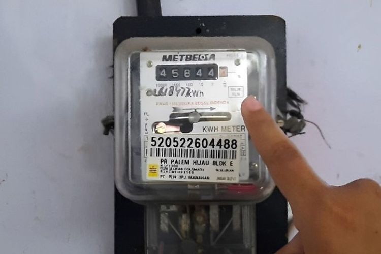 Meteran listrik.