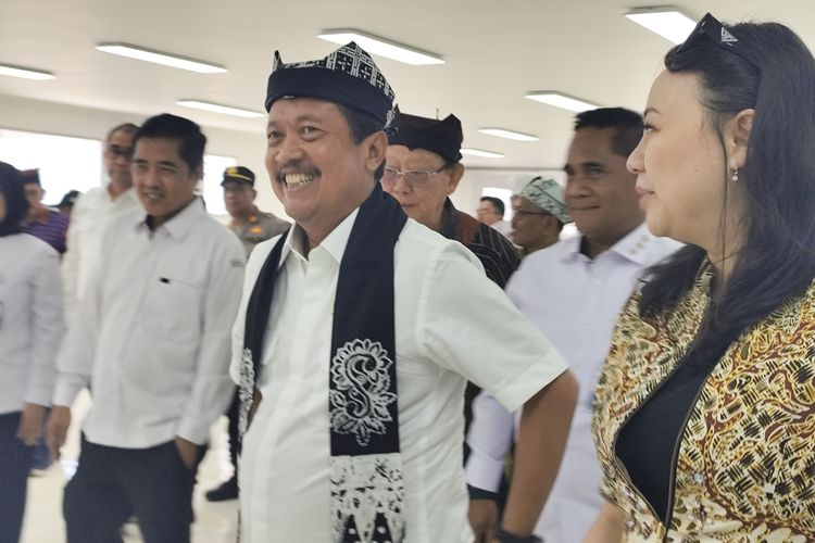 Menteri Kelautan dan Perikanan (KP), Sakti Wahyu Trenggono saa berada di kawasan pabrik PT Pasific Masami Indonesia, Banyuwangi, Senin (30/9/2024).