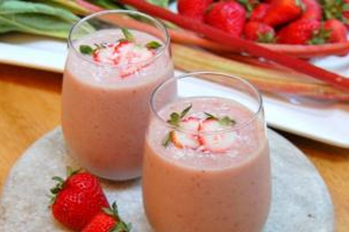 Smoothies buah kelihatannya sehat, namun serat buahnya sebenarnya sudah hancur, dan kalorinya tinggi berkat tambanan gulanya.