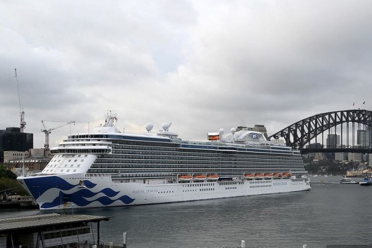 Kapal pesiar Majestic Princess terlihat berlabuh di Terminal Internasional di Circular Quay di Sydney pada 12 November 2022.