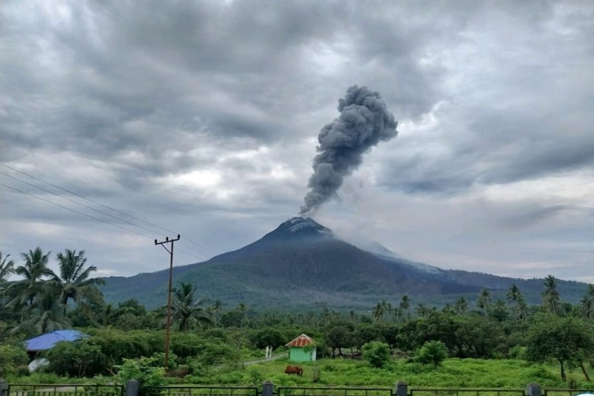 Gunung Lewotobi Kembali Meletus, Warga: Kami Pasrah 