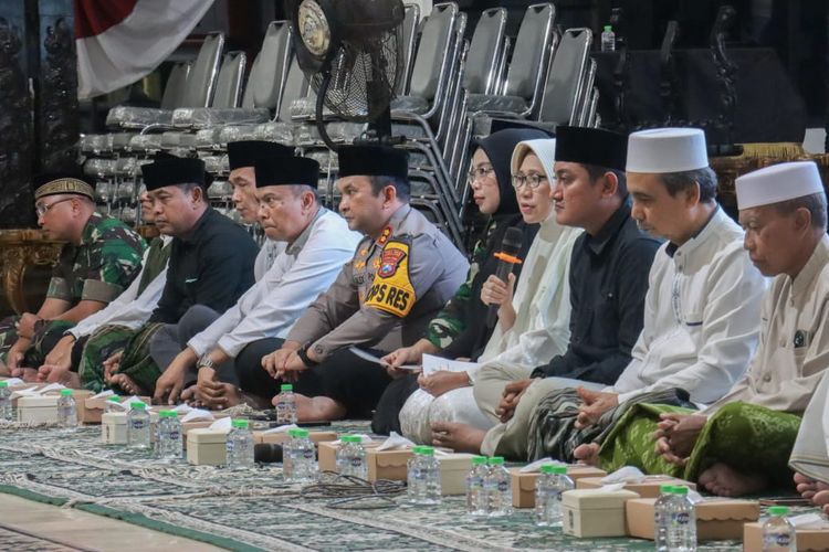 Bupati Lumajang Indah Amperawati di Pendopo Arya Wiraraja Lumajang