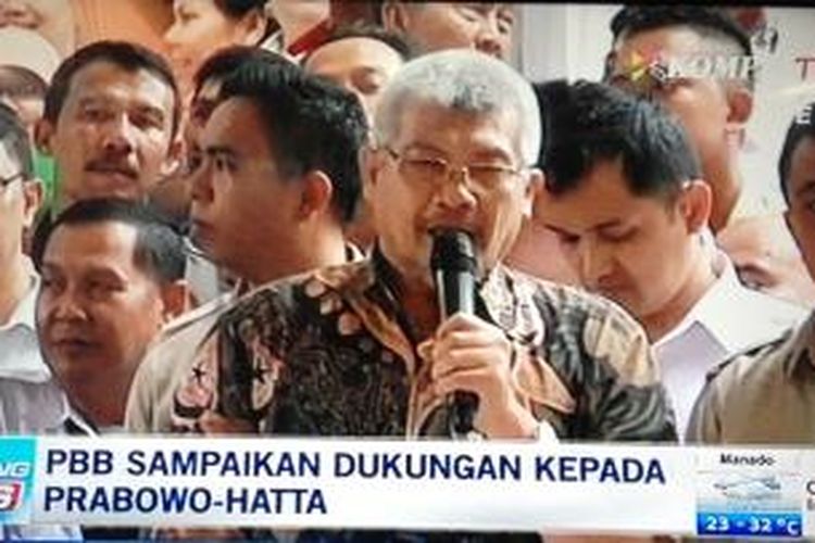 Ketua Umum Partai Bulan Bintang MS Kaban saat memberikan dukungan kepada pasangan Prabowo-Hatta di Rumah Polonia, Jakarta, Senin (19/5/2014).