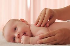 Amankah Minyak Telon dan Hair Lotion untuk Bayi Baru Lahir?
