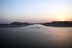 Terusan Suez Sempat Macet Lagi karena Mesin Kapal Tanker Rusak