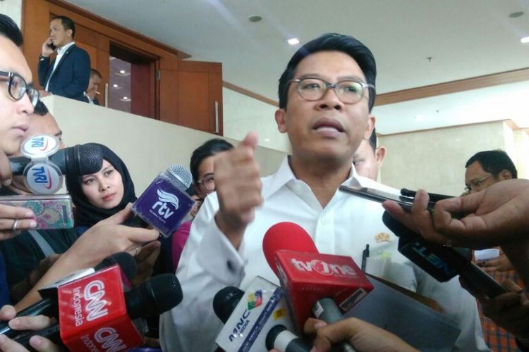 Anggota Panitia Khusus (Pansus) Hak Angket Komisi Pemberantasan Korupsi (KPK) Mohammad Misbakhun di Gedung DPR-RI, Jakarta, Selasa (11/7/2017).