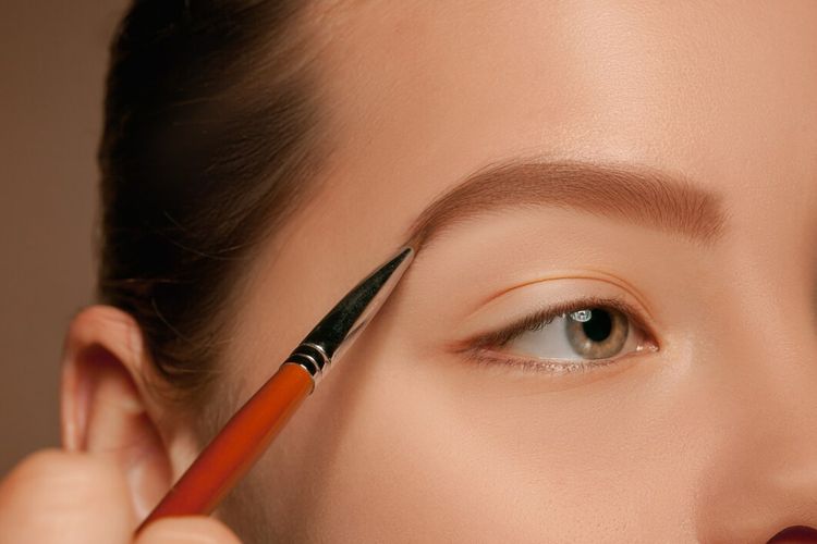3 Tips Memilih Warna Pensil Alis yang Tepat 