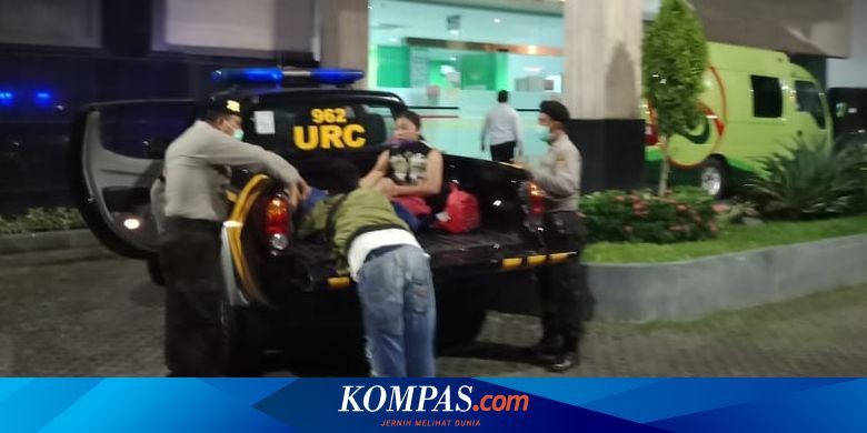 Detik-detik Seorang Ibu Melahirkan di Atas Mobil Patroli Polisi Tanpa Bantuan Medis