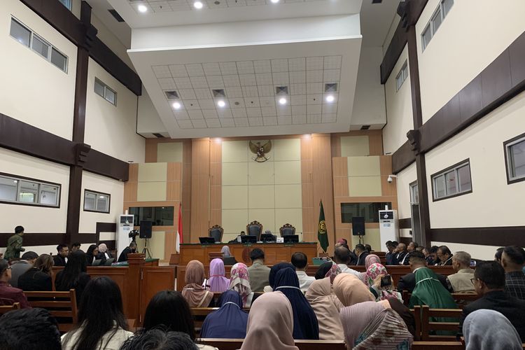 Protes Kubu Dokter Tifa Bikin Sidang Memanas: Kenapa Bukan Jokowi yang Dipanggil Duluan?