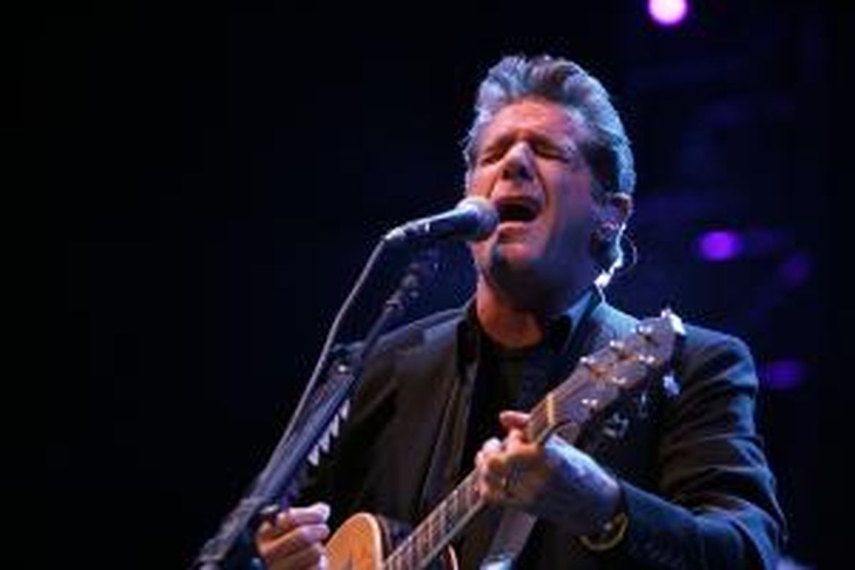 Glenn Frey saat pentas di Stagecoach, California's Country Music Festival, di Empire Polo Field, Indio, California, 2 Mei 2008.