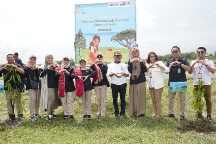 Taspen melakukan penanaman 1.000 pohon trembesi dan cemara Civic Center, Kupang, Nusa Tenggara Timur (NTT).
