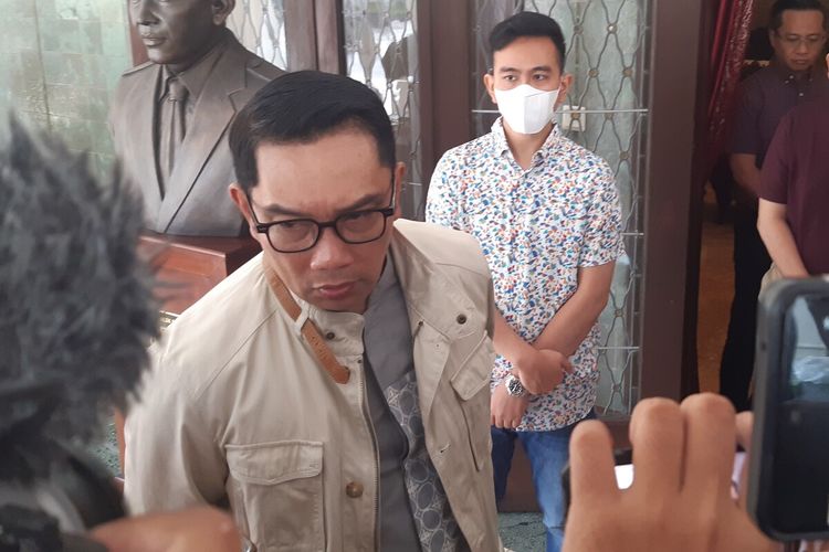 Gubernur Jawa Barat (Jabar) Ridwan Kamil dan Wali Kota Solo Gibran Rakabuming Raka di Loji Gandrung Solo, Jawa Tengah, Sabtu (29/10/2022).