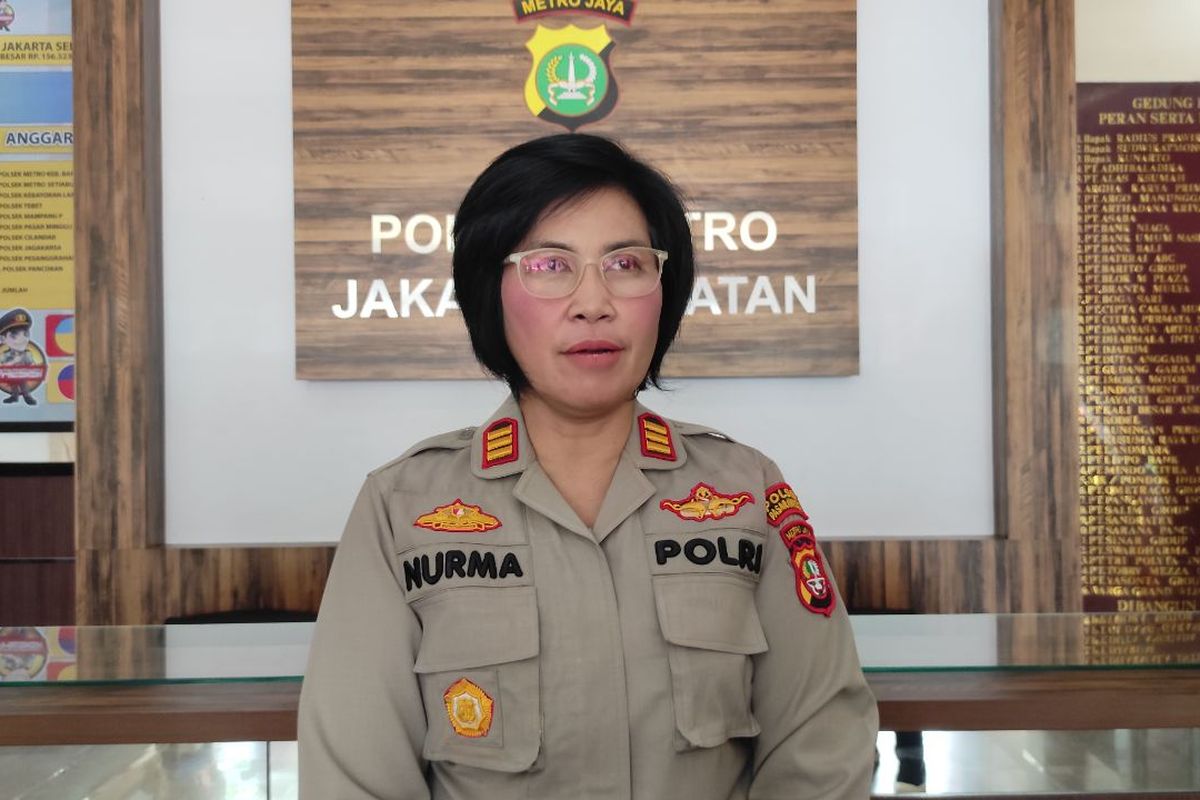 Kepala Seksi (Kasi) Humas Polres Metro Jakarta Selatan AKP Nurma Dewi saat memberikan keterangan soal terduga pelaku yang melakukan onani di dalam mobil Mitsubishi Pajero, Kamis (9/3/2023). 