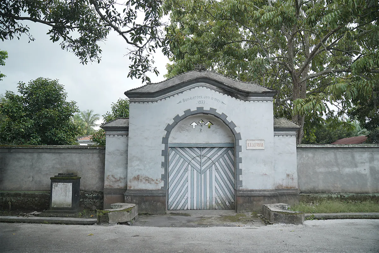 Salah satu bangunan bersejarah yang masih berdiri kokoh di Desa Bonjeruk.