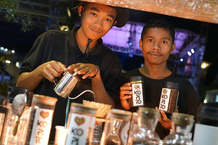 Kafe dan kopi kemasan dengan brand Kopito Borong yang didirikan oleh Andri Tulle