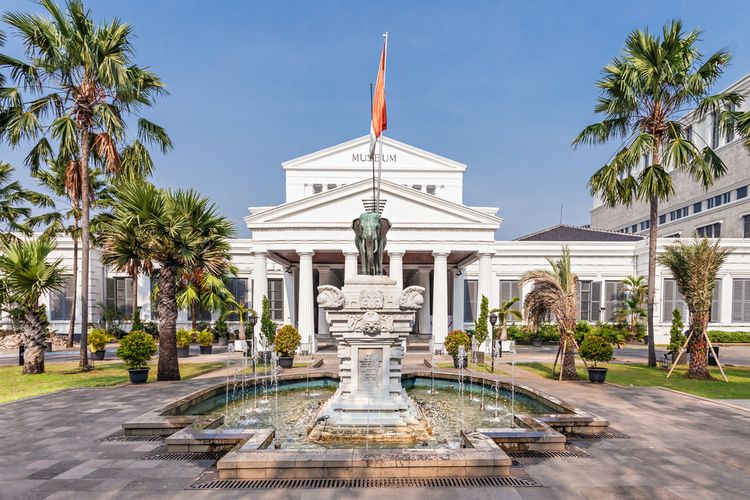 Museum Nasional di Jakarta Pusat, salah satu tempat wisata dekat Stasiun Gambir.