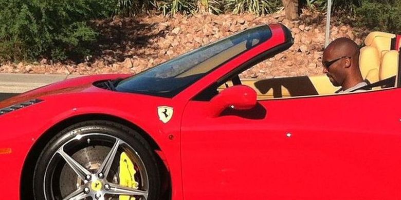 Kobe Bryant salah satu selebritas yang terkenal menyukai supercar Italia