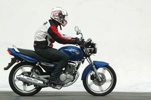 Selain Suzuki Thunder, Ini Daftar Motor dengan Tangki Bensin Jumbo