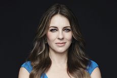 Rahasia Elizabeth Hurley Terlihat Seksi di Usia 52