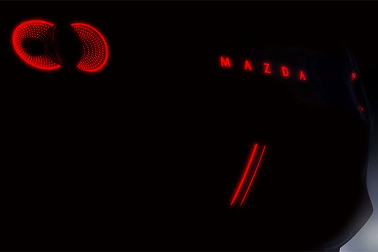 Siluet bagian belakang mobil konsep Mazda yang akan dipamerkan pada Japan Mobility Show 2023
