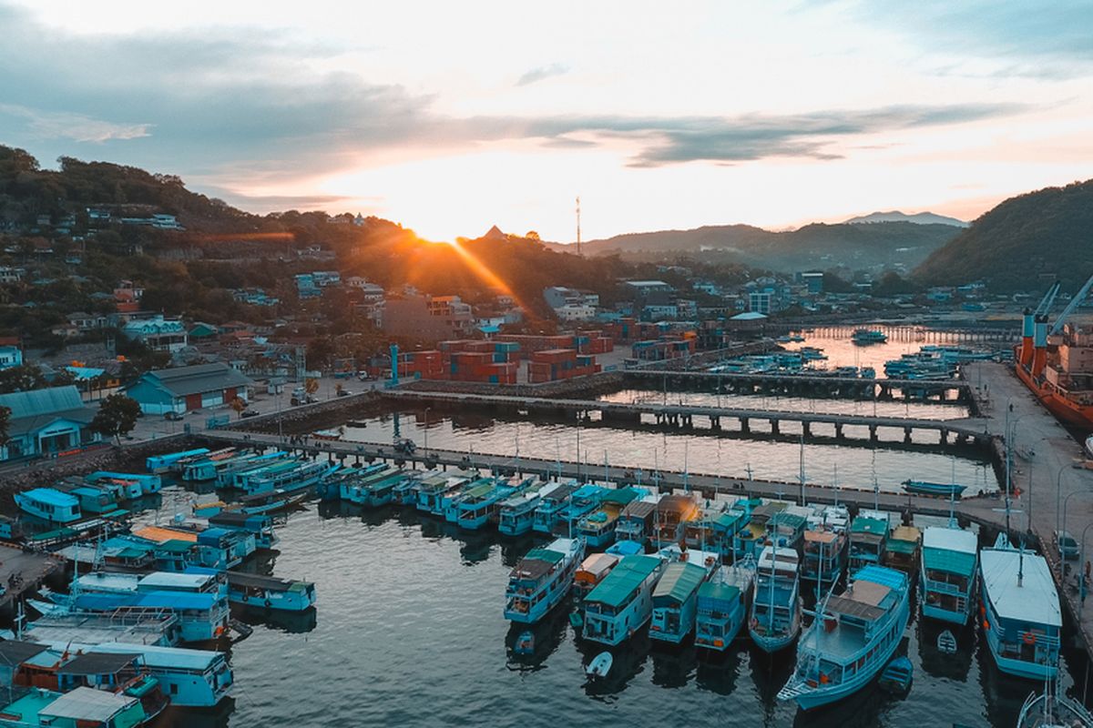 Ilustrasi kapal di Pelabuhan Labuan Bajo. 